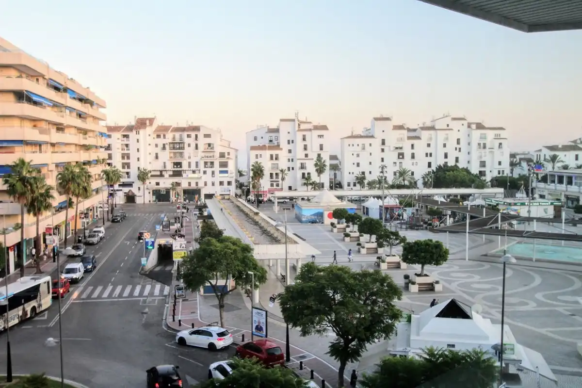 Außenansicht von Büro zum Verkauf in Marbella mit Klimaanlage