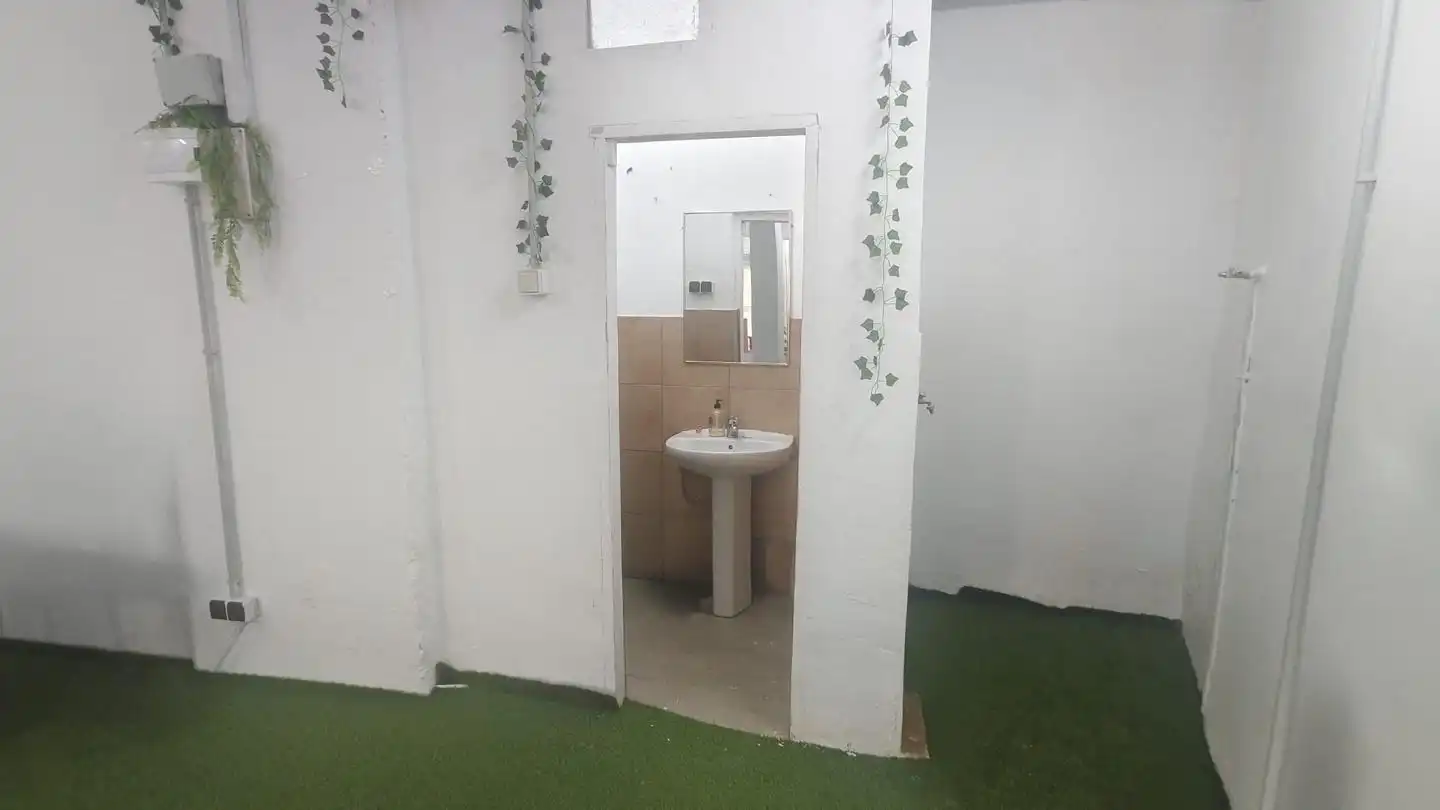 Badezimmer von Geschaftsraum zur Miete in Carabanchel