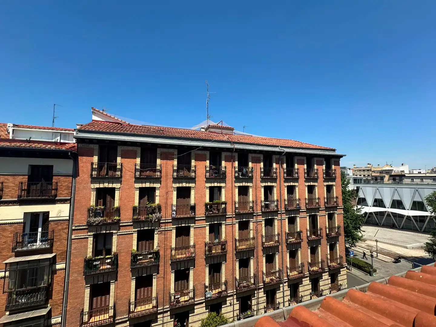 Außenansicht von Wohnung zum Verkauf in Madrid mit Klimaanlage, Möbliert und Ofen