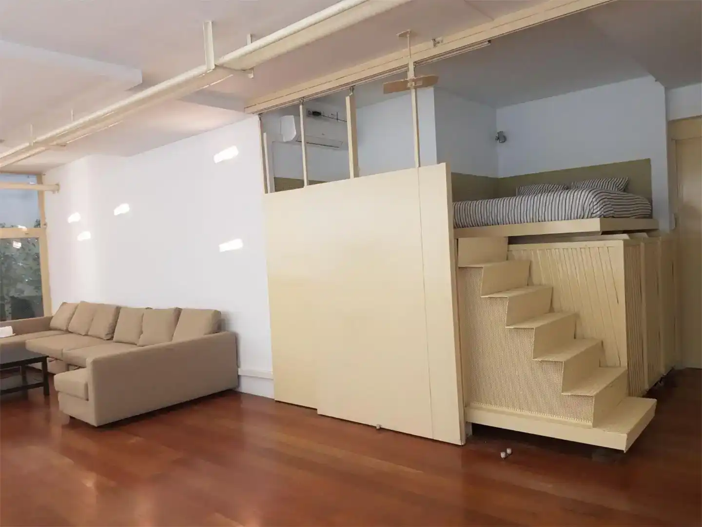 Sala de estar de Loft de alquiler en Madrid con Aire acondicionado, Parquet y Amueblado