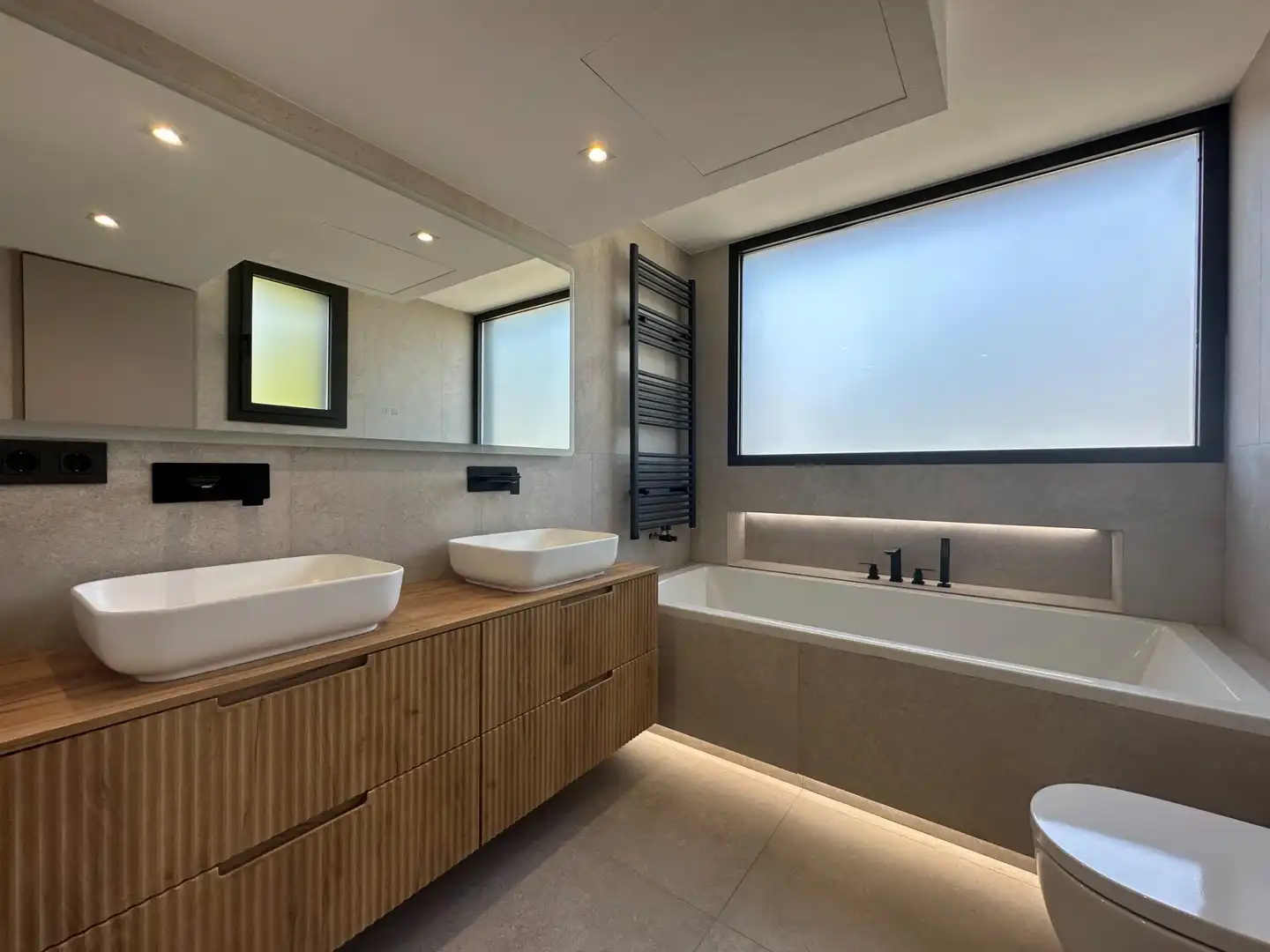 Bathroom of Houses for sale in Cunit  with Air Conditioner, Private garden and Terrace