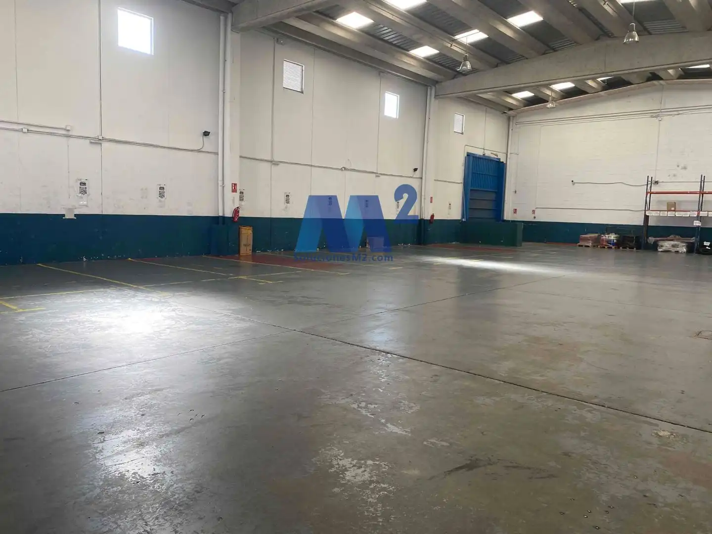 Parkplatz von Fabrikhallen zum Verkauf in Coslada