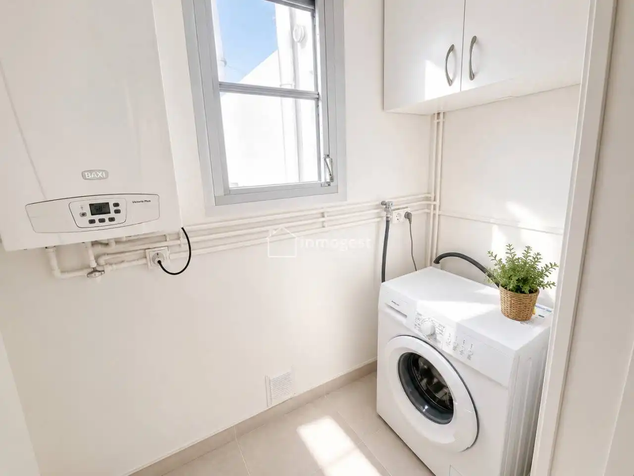 Bathroom of Attic for sale in Girona  with Air Conditioner, Heating and Parquet flooring