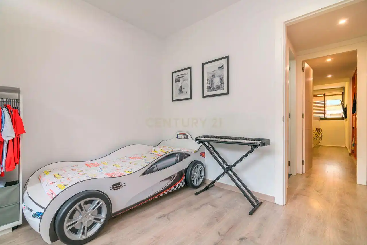 Habitación de Apartamento en venta en Molins de Rei con Aire acondicionado, Trastero y Balcón