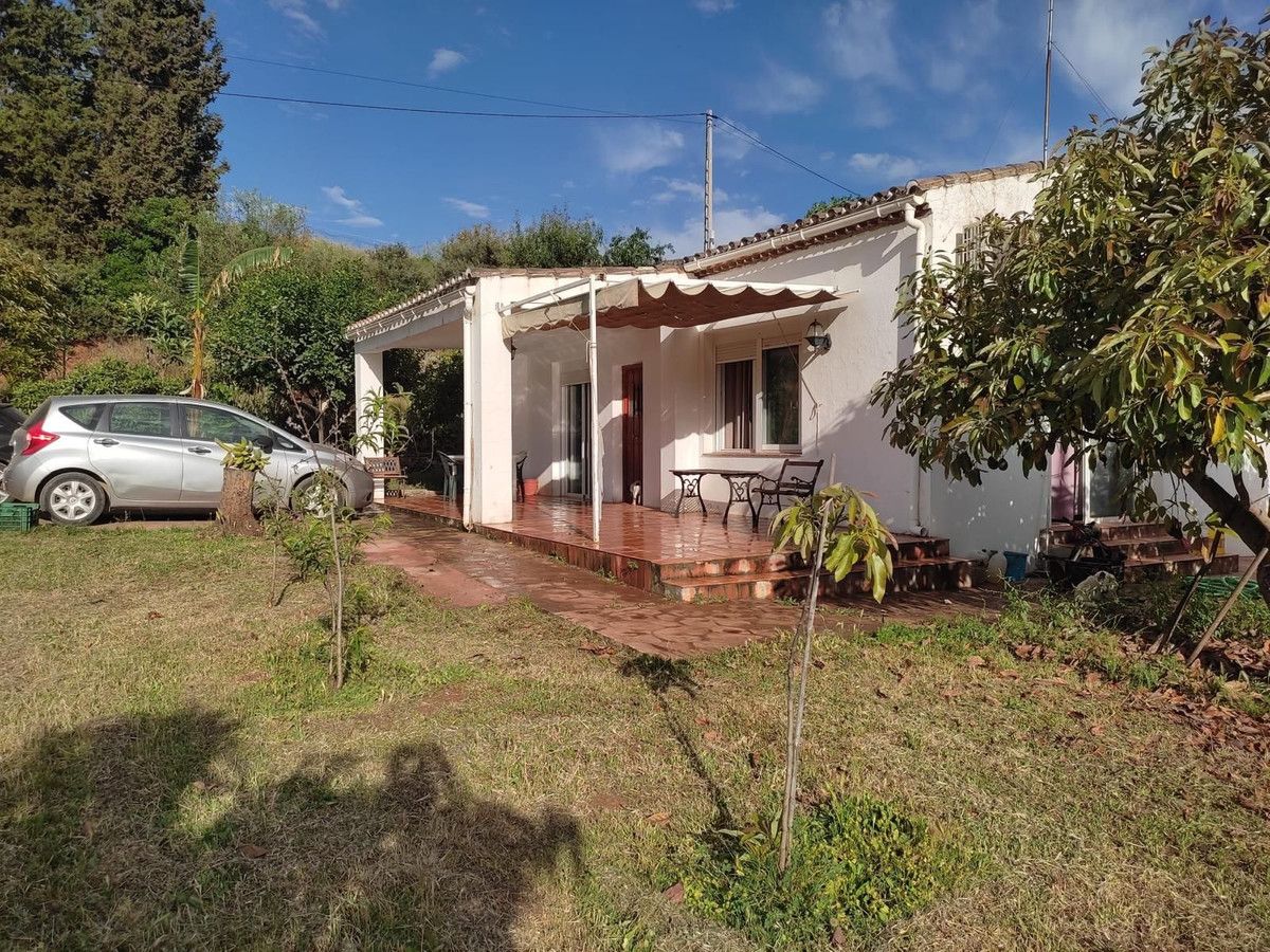 Exterior view of House or chalet for sale in Estepona  with Air Conditioner, Heating and Private garden