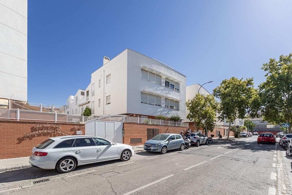Exterior view of Flat to rent in  Granada Capital  with Air Conditioner