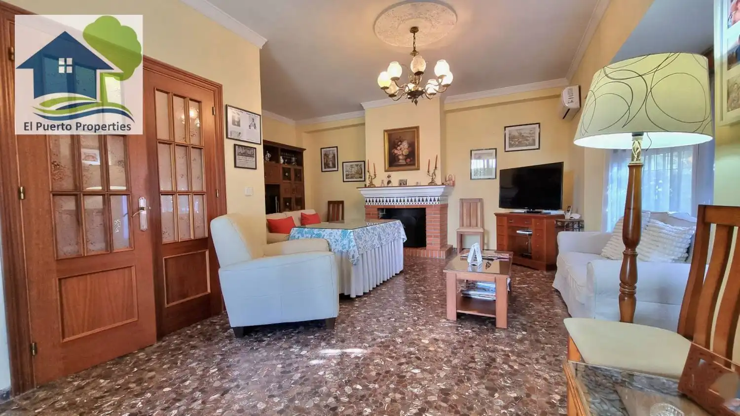 Sala d'estar de Casa o xalet en venda en El Puerto de Santa María amb Aire condicionat, Jardí privat i Traster
