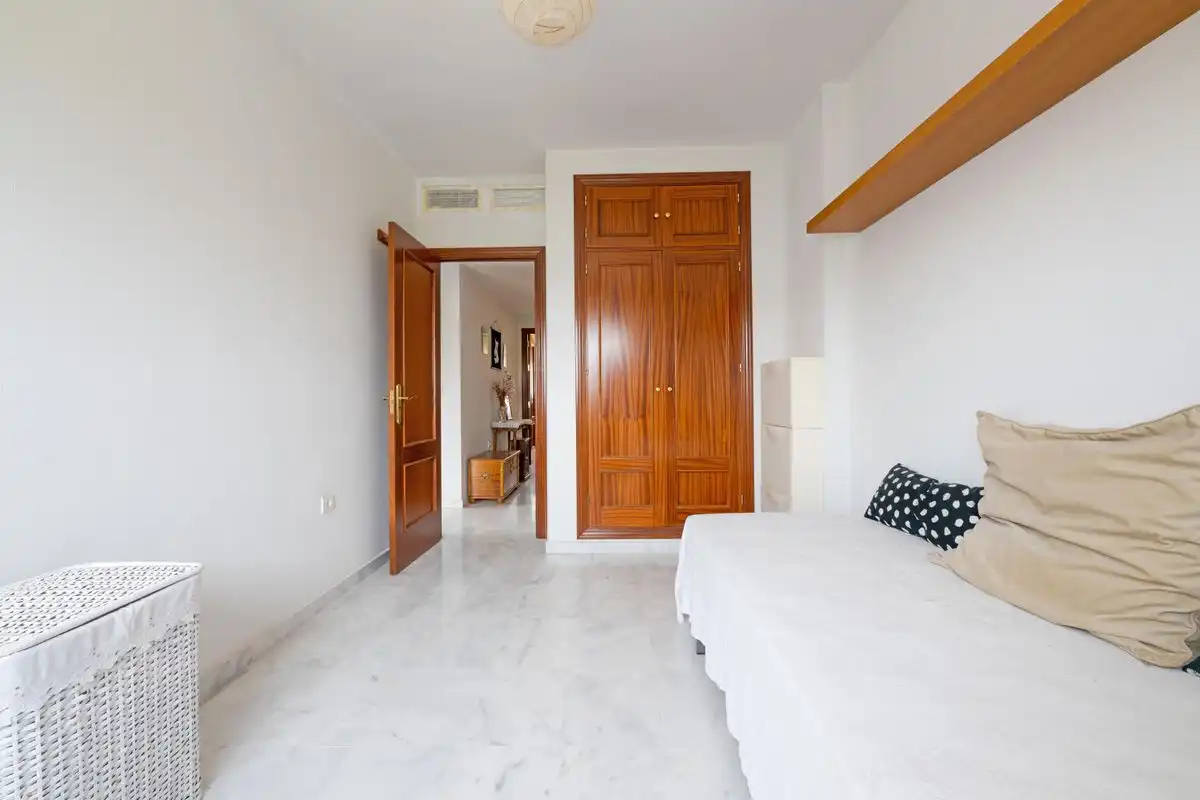 Habitación de Casa adosada en venta en Espartinas con Calefacción y Amueblado