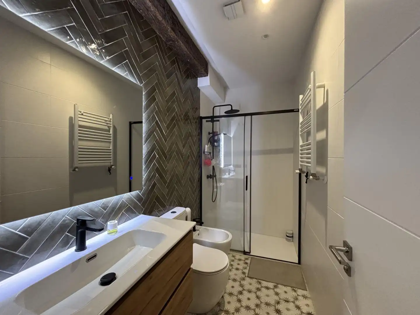 Baño de Piso de alquiler en Bilbao  con Amueblado y Balcón
