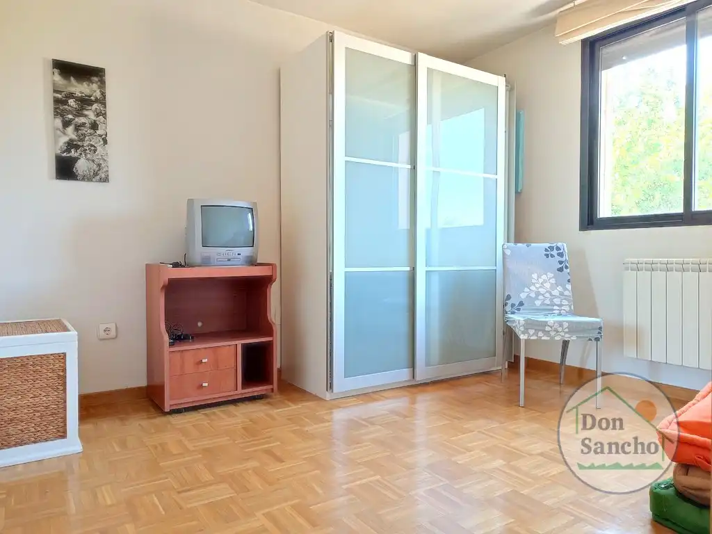 Habitación de Casa adosada en venta en Viana de Cega con Calefacción, Jardín privado y Terraza