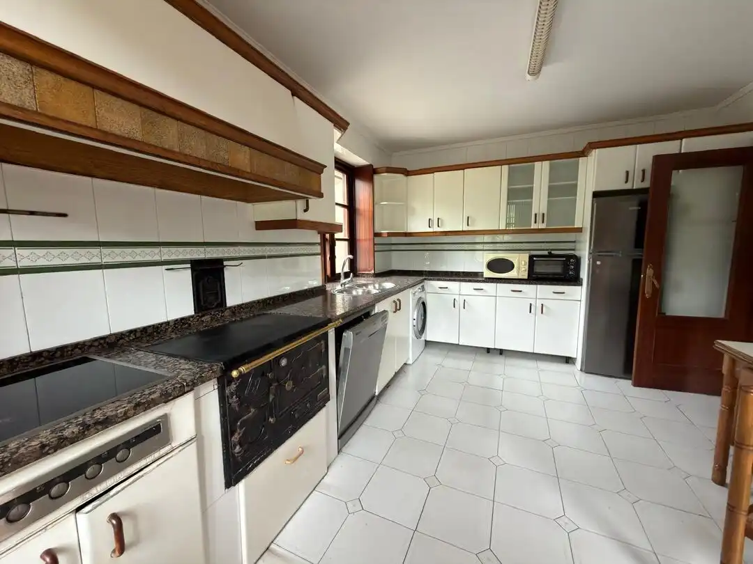 Cocina de Finca rústica de alquiler en Galdakao con Calefacción