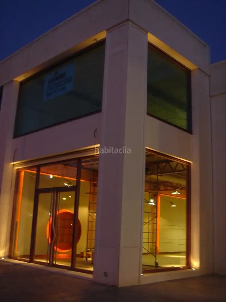 Local comercial en venda a Avinguda País Valencià 9