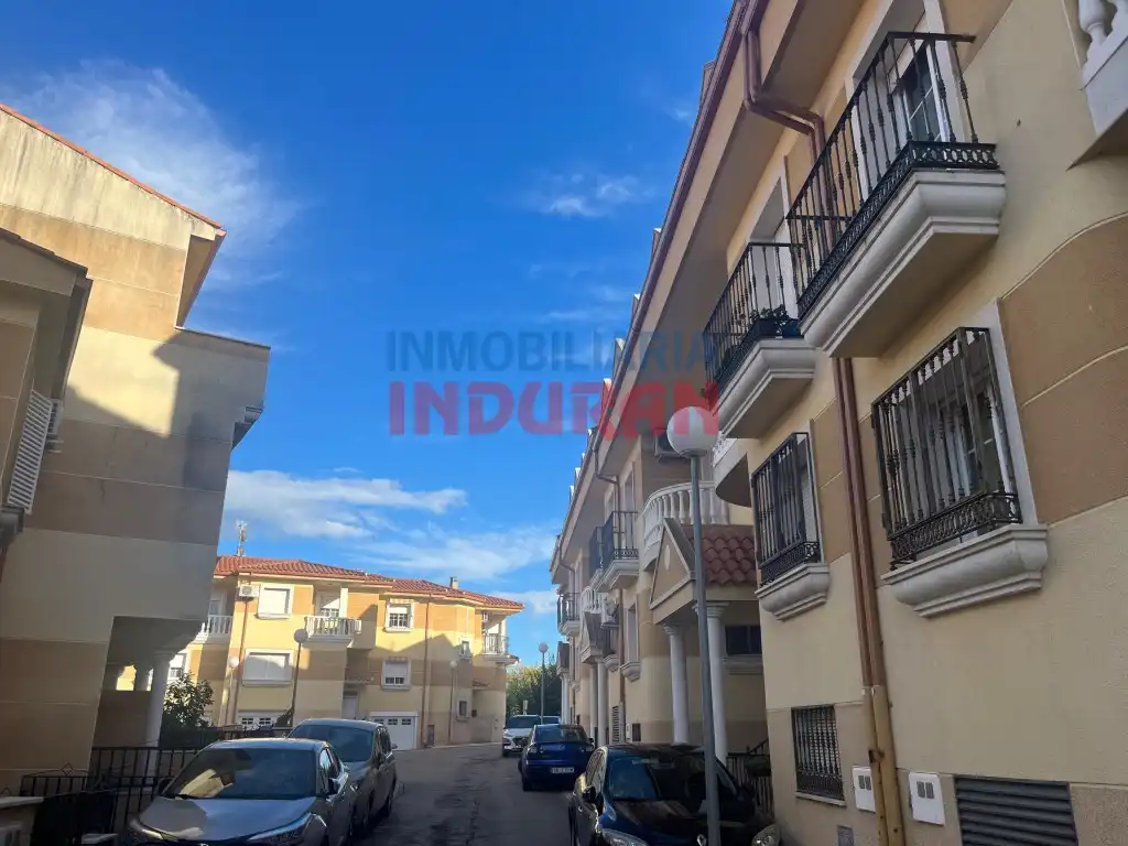 Adossat en venda a Calle Miguel Delibes