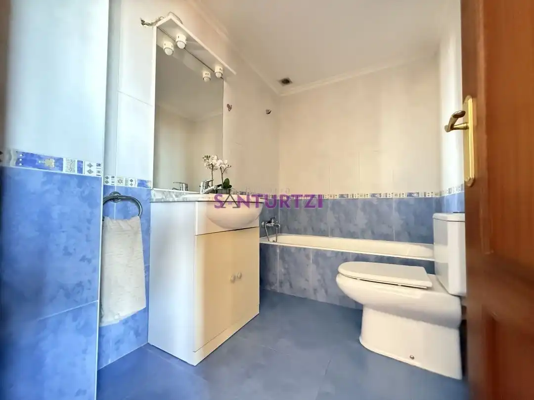 Badezimmer von Wohnung zum Verkauf in Santurtzi  mit Heizung