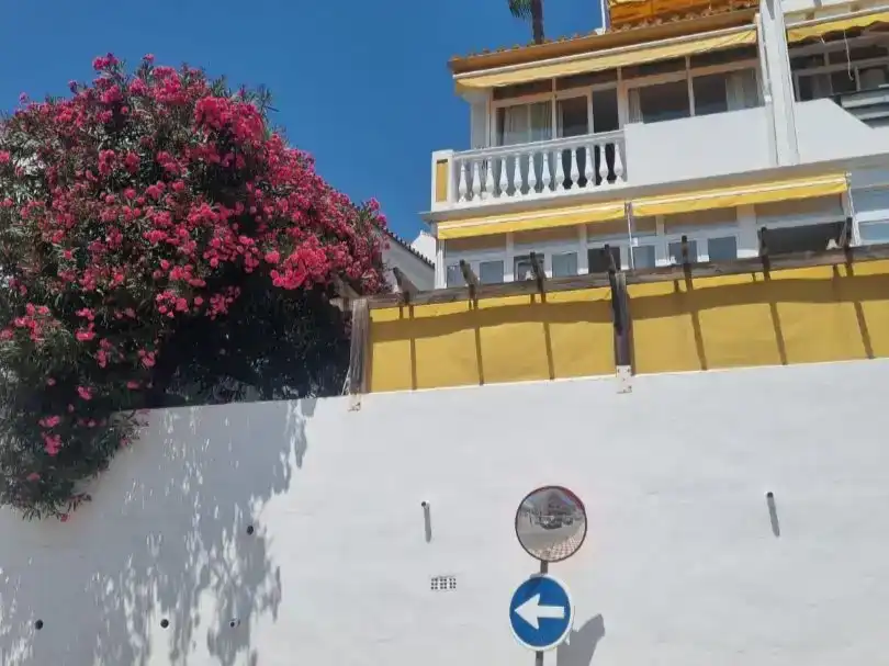 Vista exterior de Dúplex en venda en Torremolinos amb Aire condicionat, Piscina i Balcó