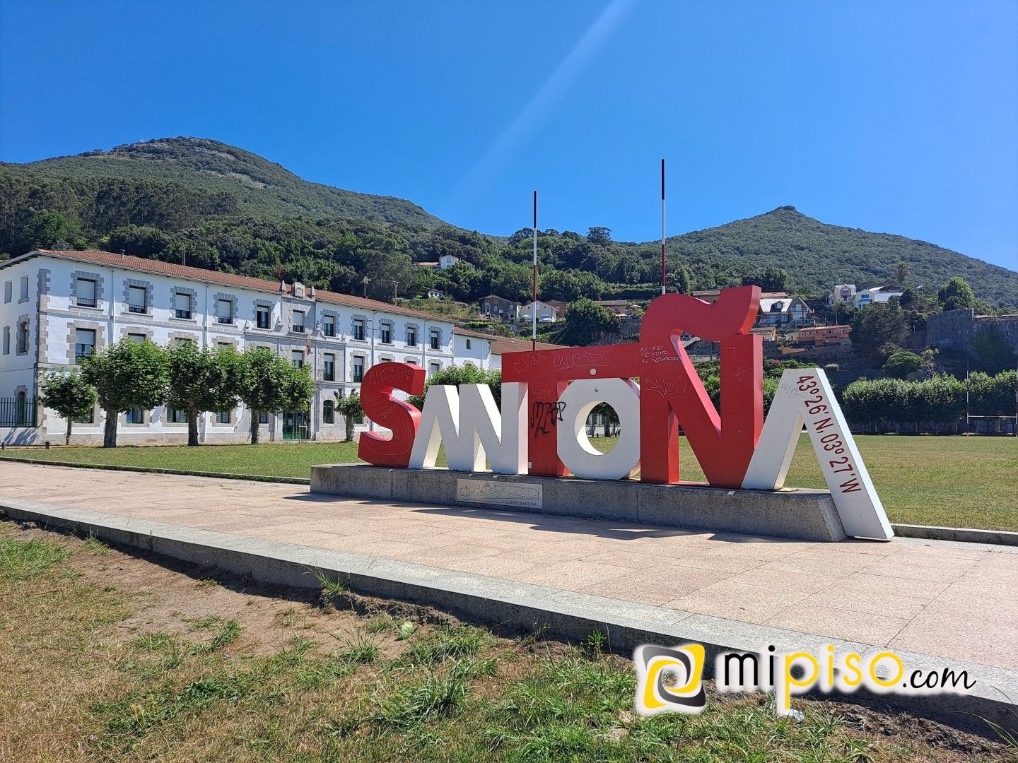 Vista exterior de Pis en venda en Santoña amb Calefacció
