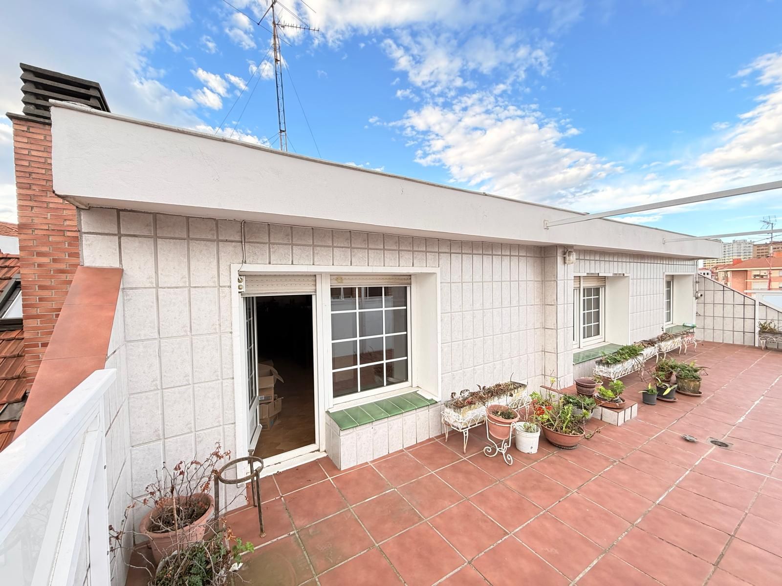 Vista exterior de Piso en venta en Barakaldo  con Calefacción, Terraza y Balcón