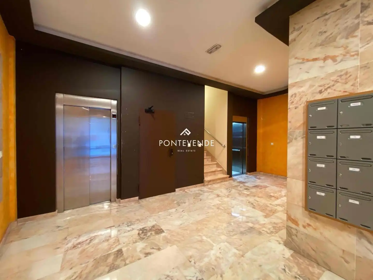 Piso en venta en Poio con Calefacción, Parquet y Trastero