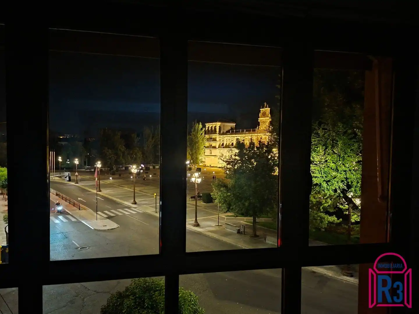 Vista exterior de Piso en venta en León Capital  con Calefacción, Terraza y Trastero