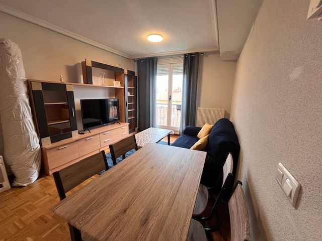 Living room of Flat for sale in Salamanca Capital  with Heating, Parquet flooring and Storage room