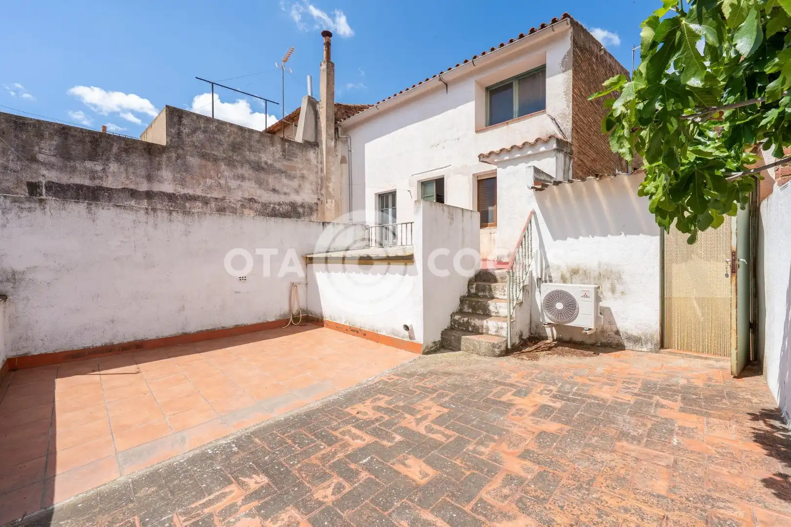 Casa adosada en venda a Carrer D' AVALL, Montbrió del Camp