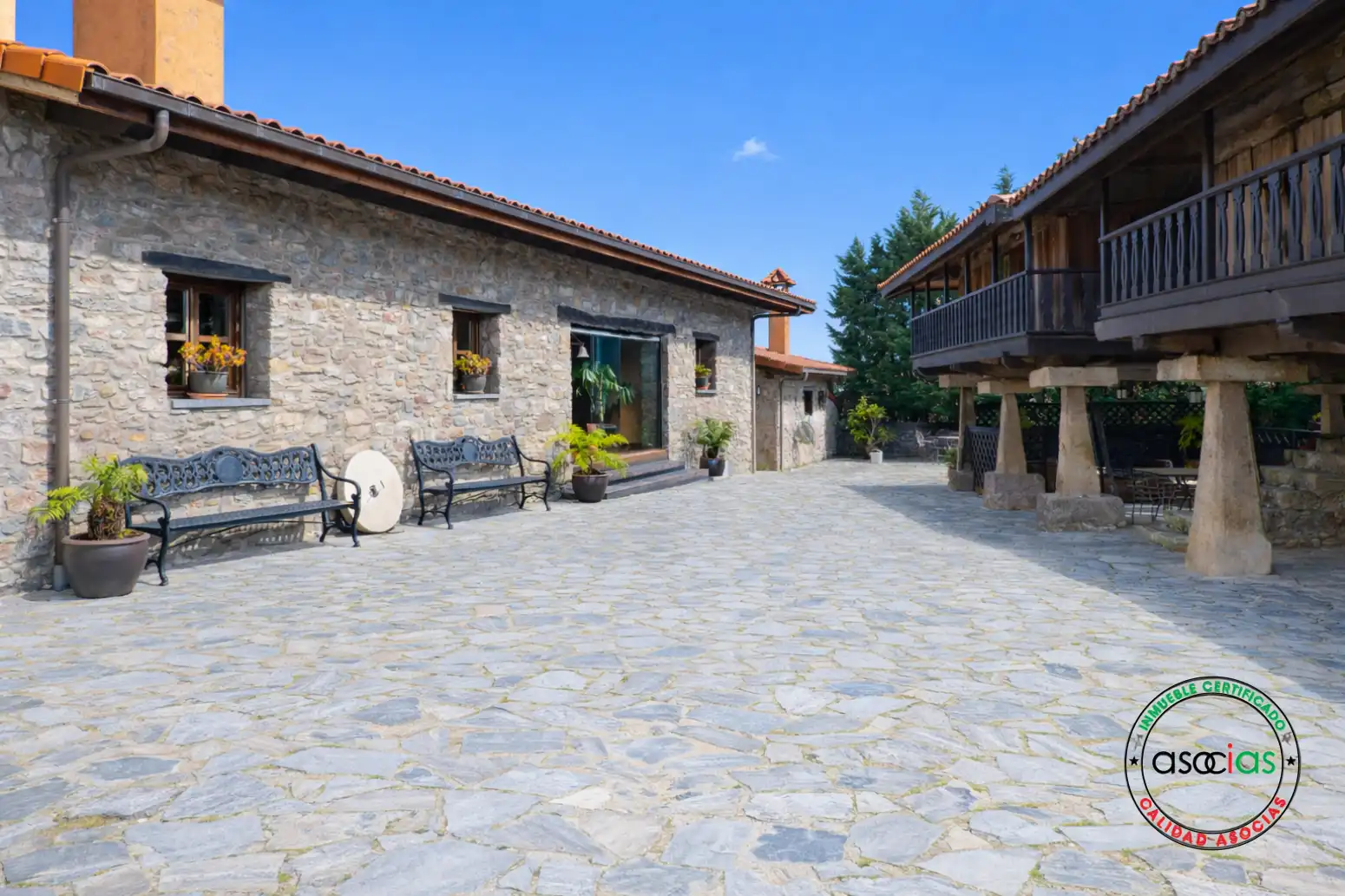 Vista exterior de Casa o xalet en venda en Carreño amb Calefacció, Jardí privat i Traster