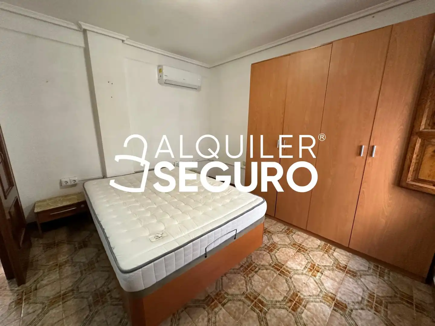 Bedroom of Flat for rent in Mislata  with Air Conditioner, Terrace and Furnished