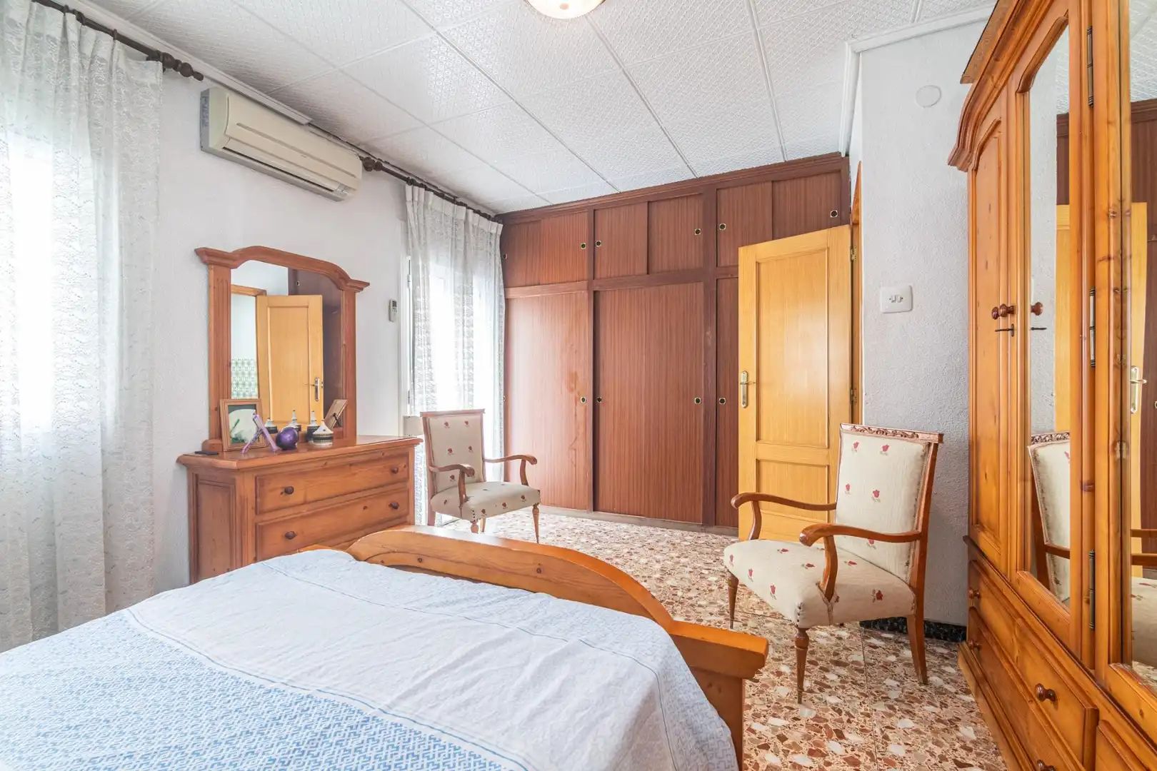 Schlafzimmer von Einfamilien-Reihenhaus zum Verkauf in Elche / Elx mit Klimaanlage, Terrasse und Balkon
