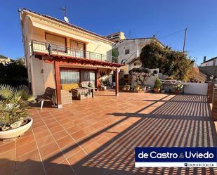 Vista exterior de Casa o xalet en venda en Pineda de Mar amb Aire condicionat, Calefacció i Terrassa