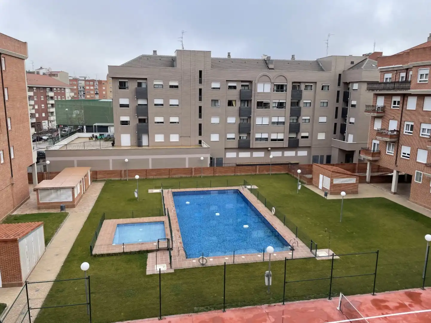 Piscina de Piso en venta en  Logroño con Calefacción, Parquet y Terraza