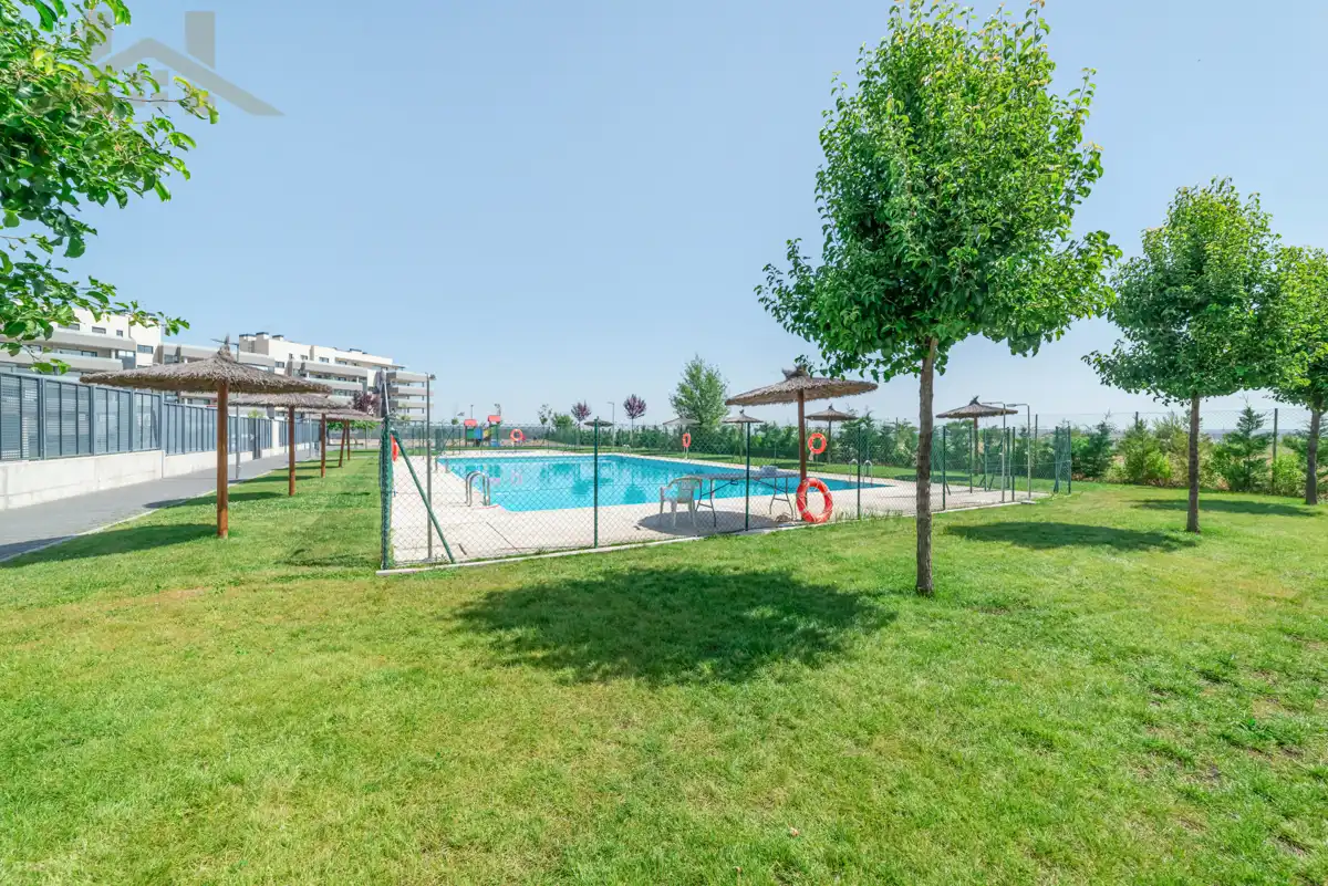 Piscina de Casa adosada en venta en Rivas-Vaciamadrid con Aire acondicionado, Calefacción y Jardín privado