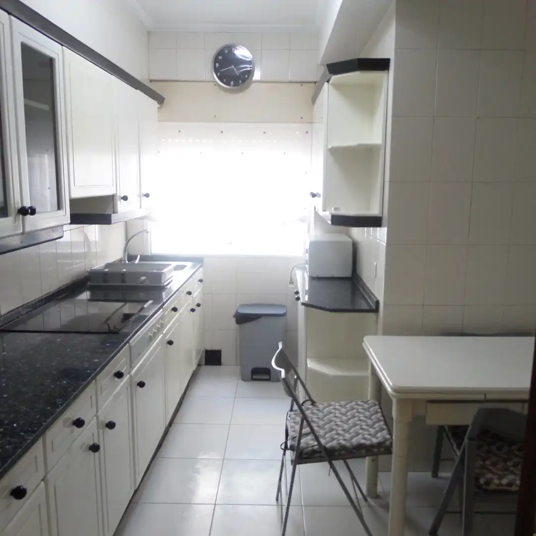 Küche von Wohnung zur Miete in A Coruña Capital  mit Parkett, Möbliert und Ofen