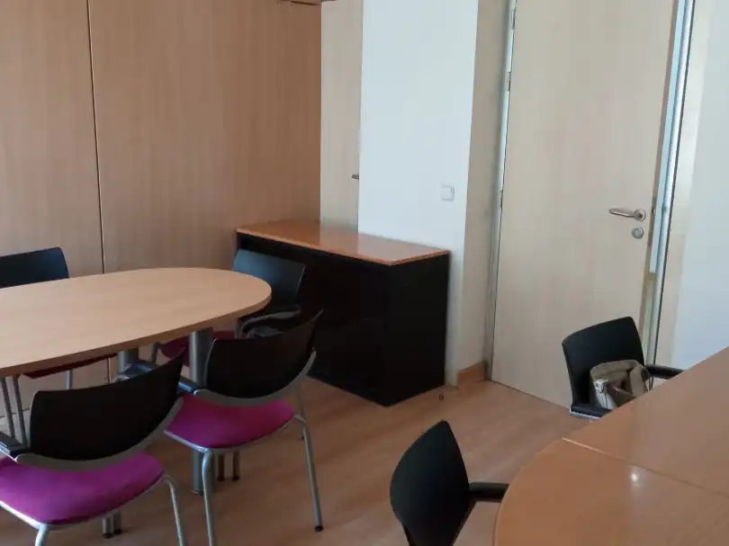 Büro zur Miete in Alcalá de Henares mit Klimaanlage, Heizung und Möbliert