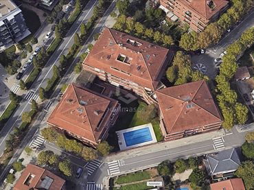 Pis amb piscina en venda a Jaume Perich