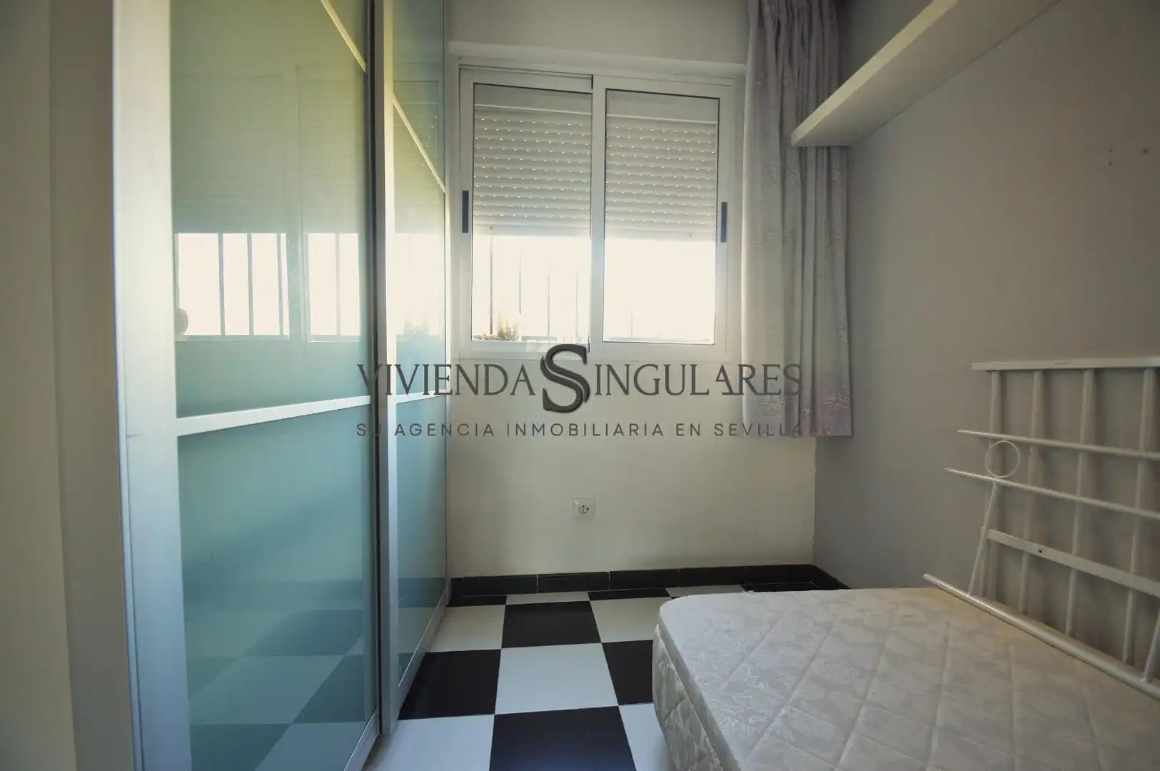Habitación de Piso en venta en Sevilla con Aire acondicionado y Calefacción