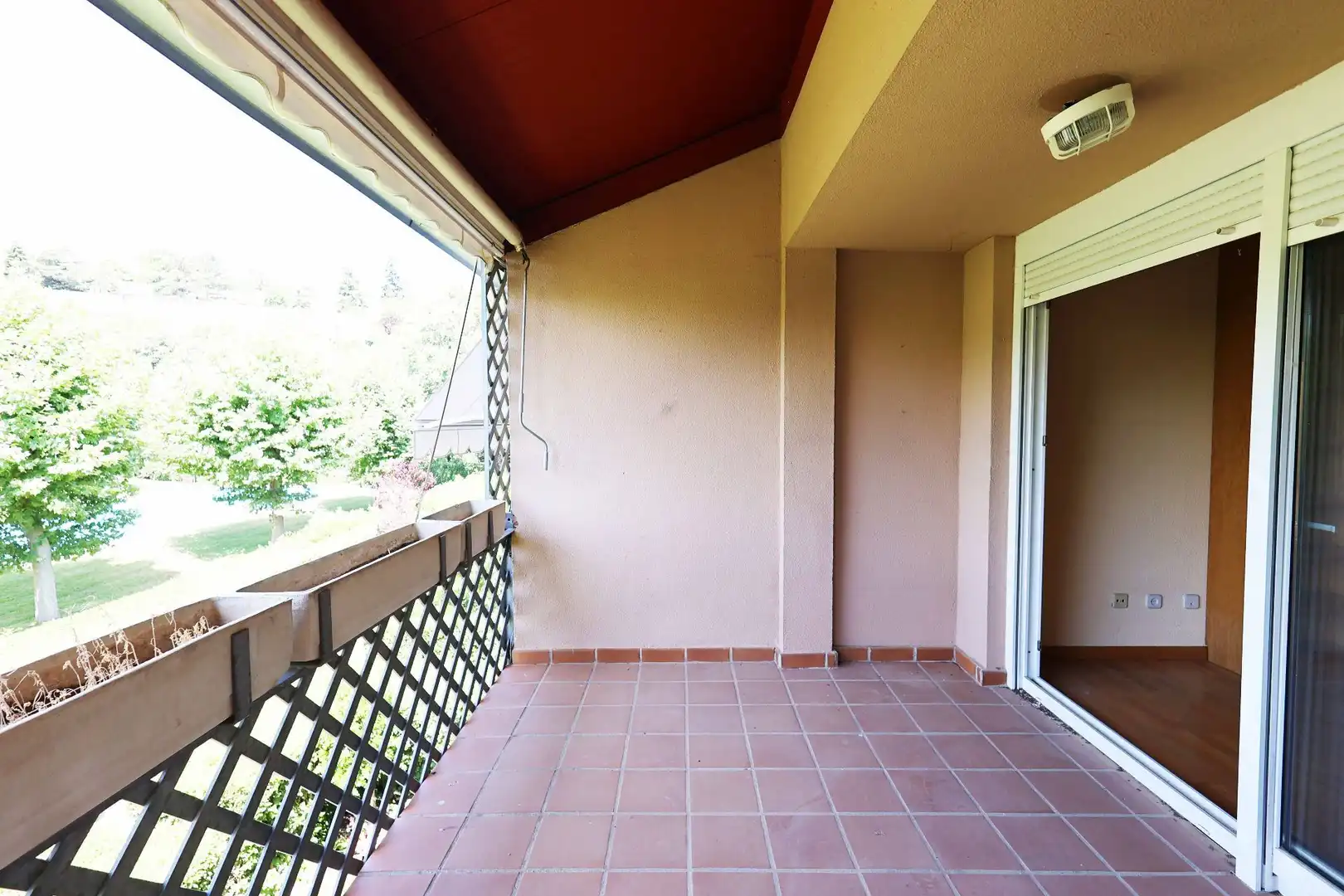 Terraza de Dúplex en venta en San Lorenzo de El Escorial con Calefacción, Terraza y Piscina comunitaria