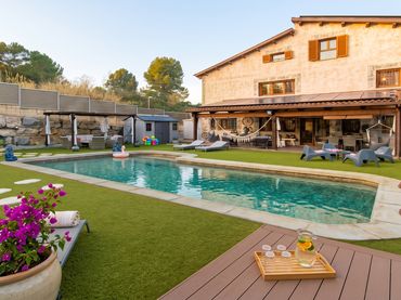 Casa con balcone in vendita a Carrer dels Avellaners