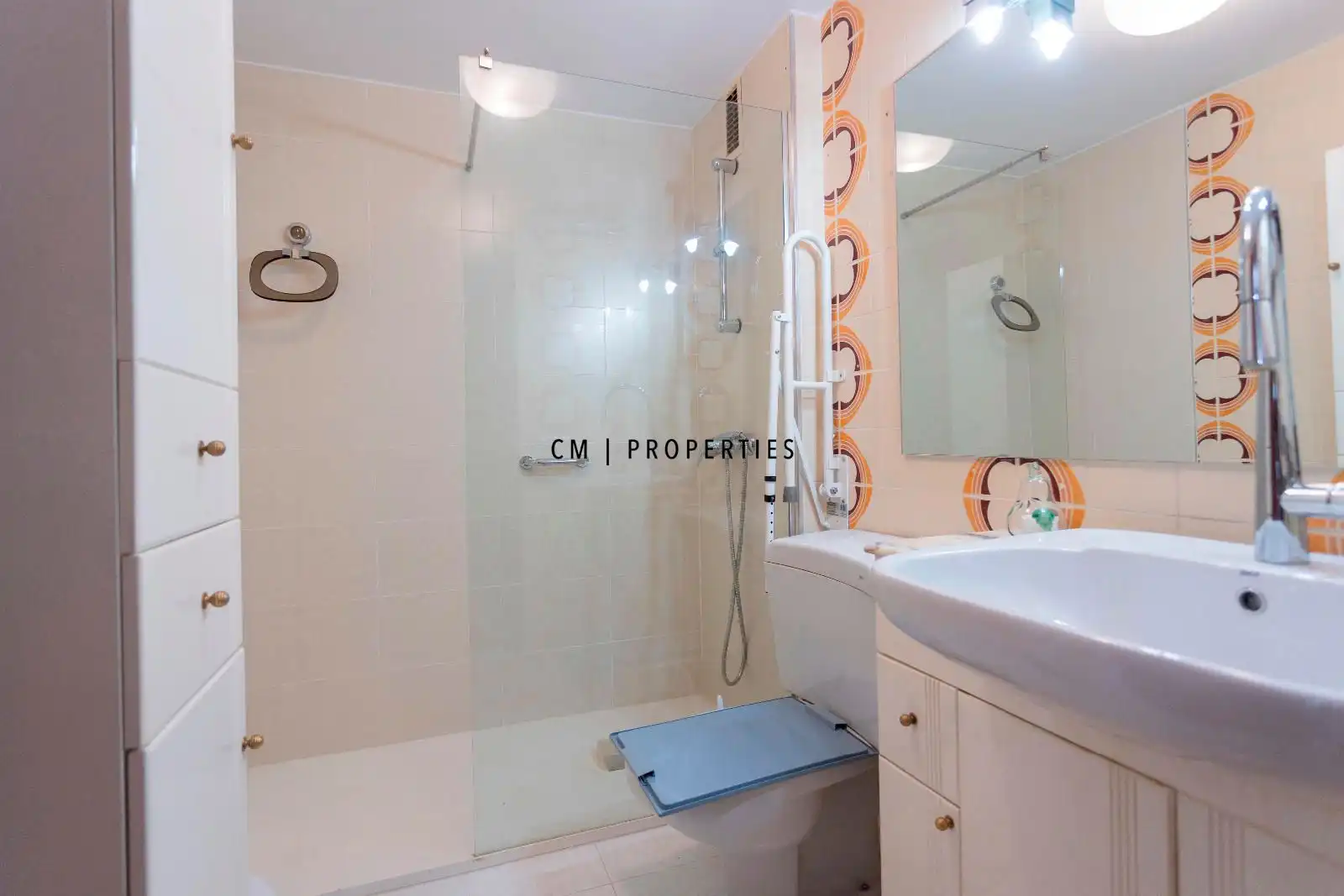 Baño de Piso en venta en Valencia con Aire acondicionado, Terraza y Balcón