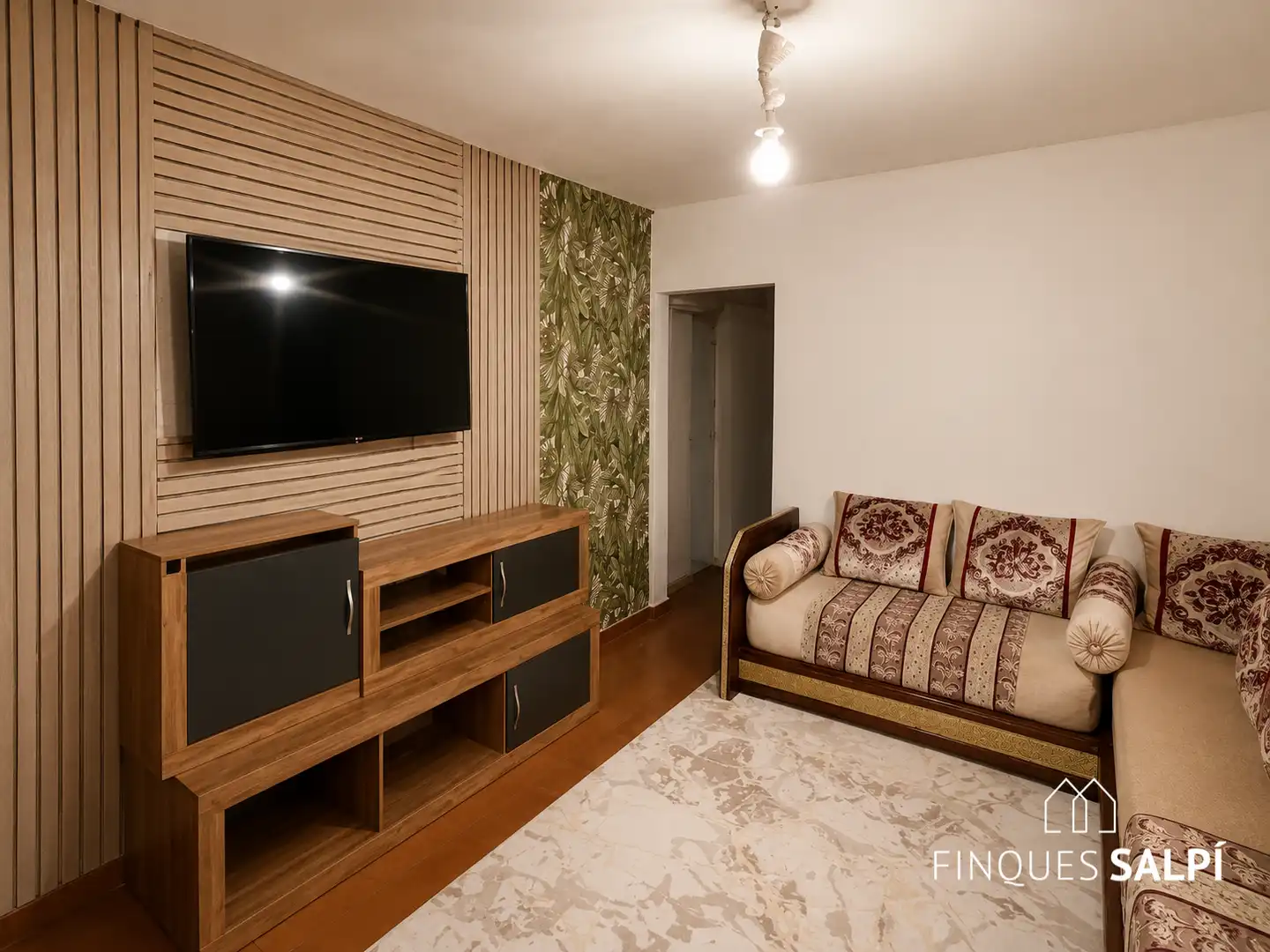 Living room of Flat for sale in Figueres  with Furnished