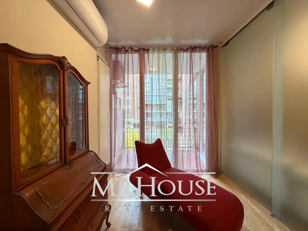 Vista exterior de Piso de alquiler en Madrid con Aire acondicionado, Calefacción y Jardín privado