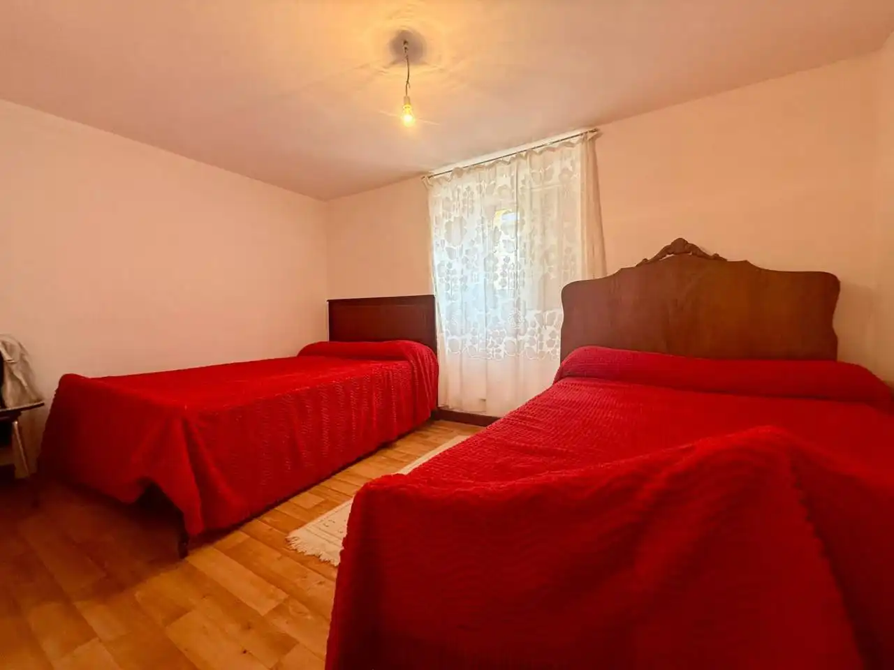 Habitación de Casa o chalet en venta en Villarcayo de Merindad de Castilla la Vieja con Calefacción y Jardín privado