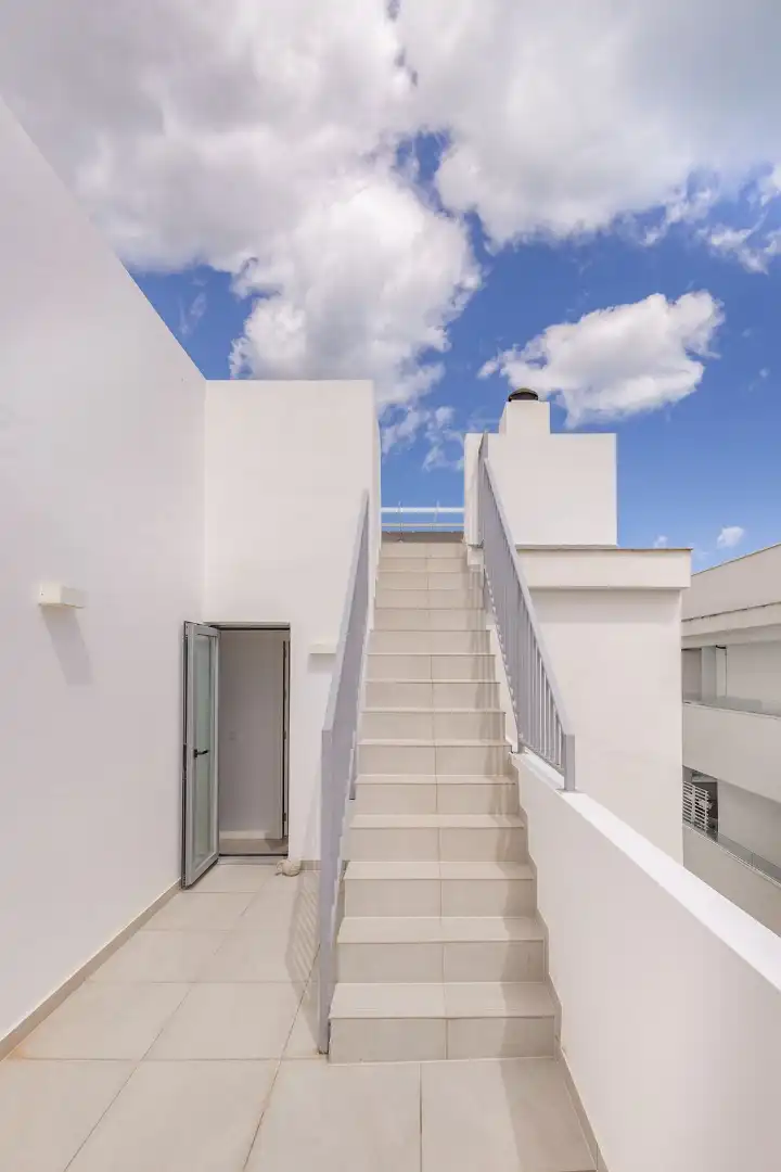 Vista exterior de Àtic en venda en Estepona amb Aire condicionat, Moblat i TV
