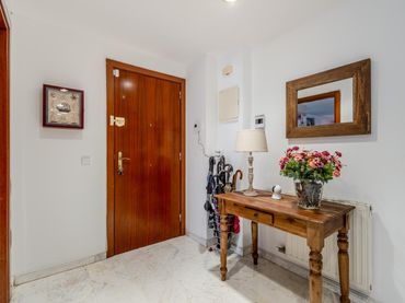 Penthouse with balcony for sale in Carrer Riu Ser 6