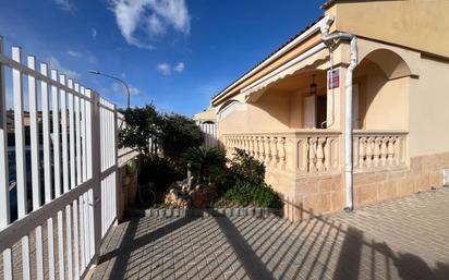 Vista exterior de Casa adosada en venda en Inca amb Jardí privat, Terrassa i Alarma