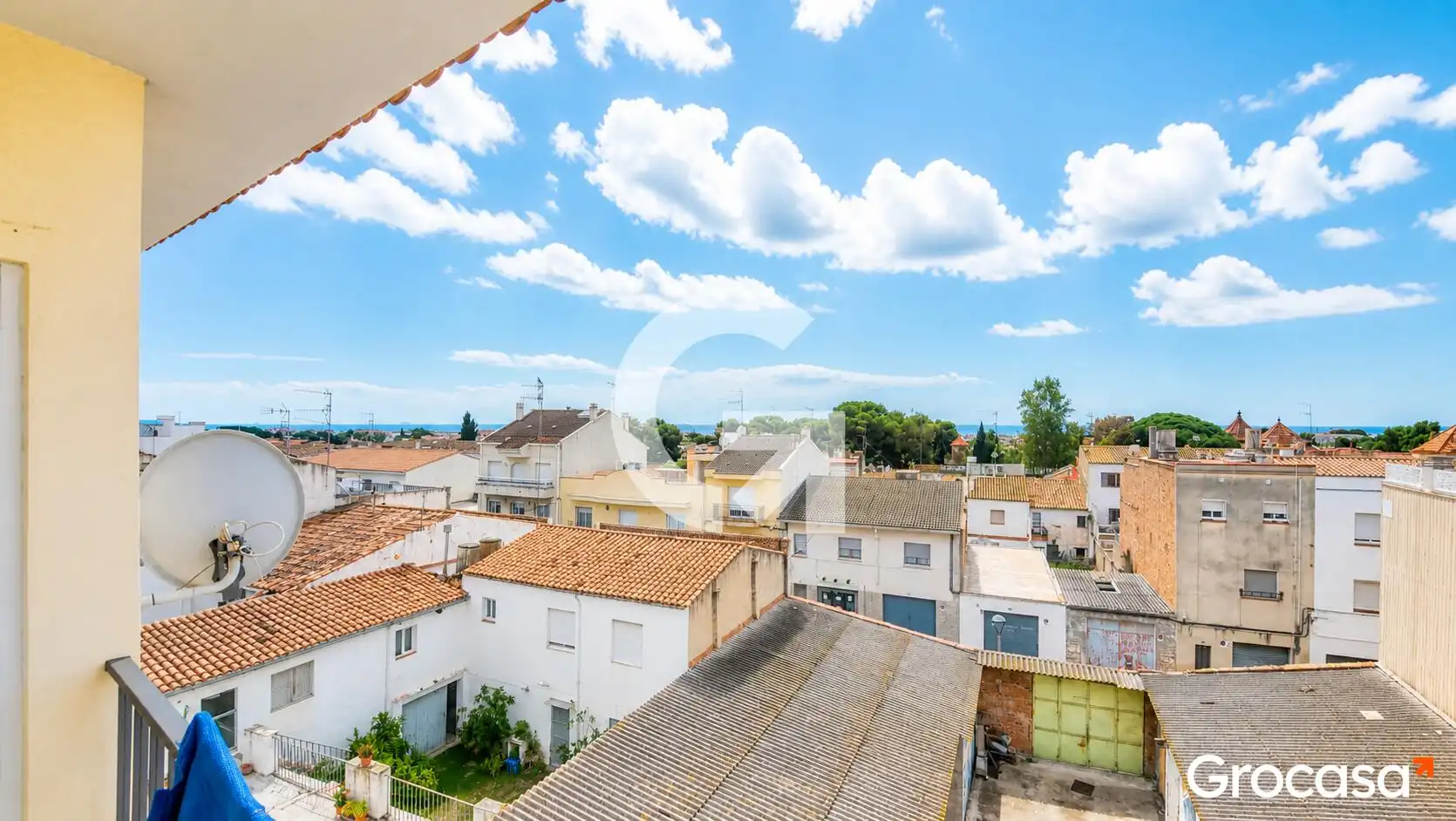 Vista exterior de Piso en venta en Cubelles con Horno y Balcón