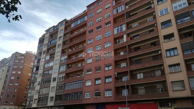 Piso en Venta en Av. Tenor Fleta en Barrio de San José