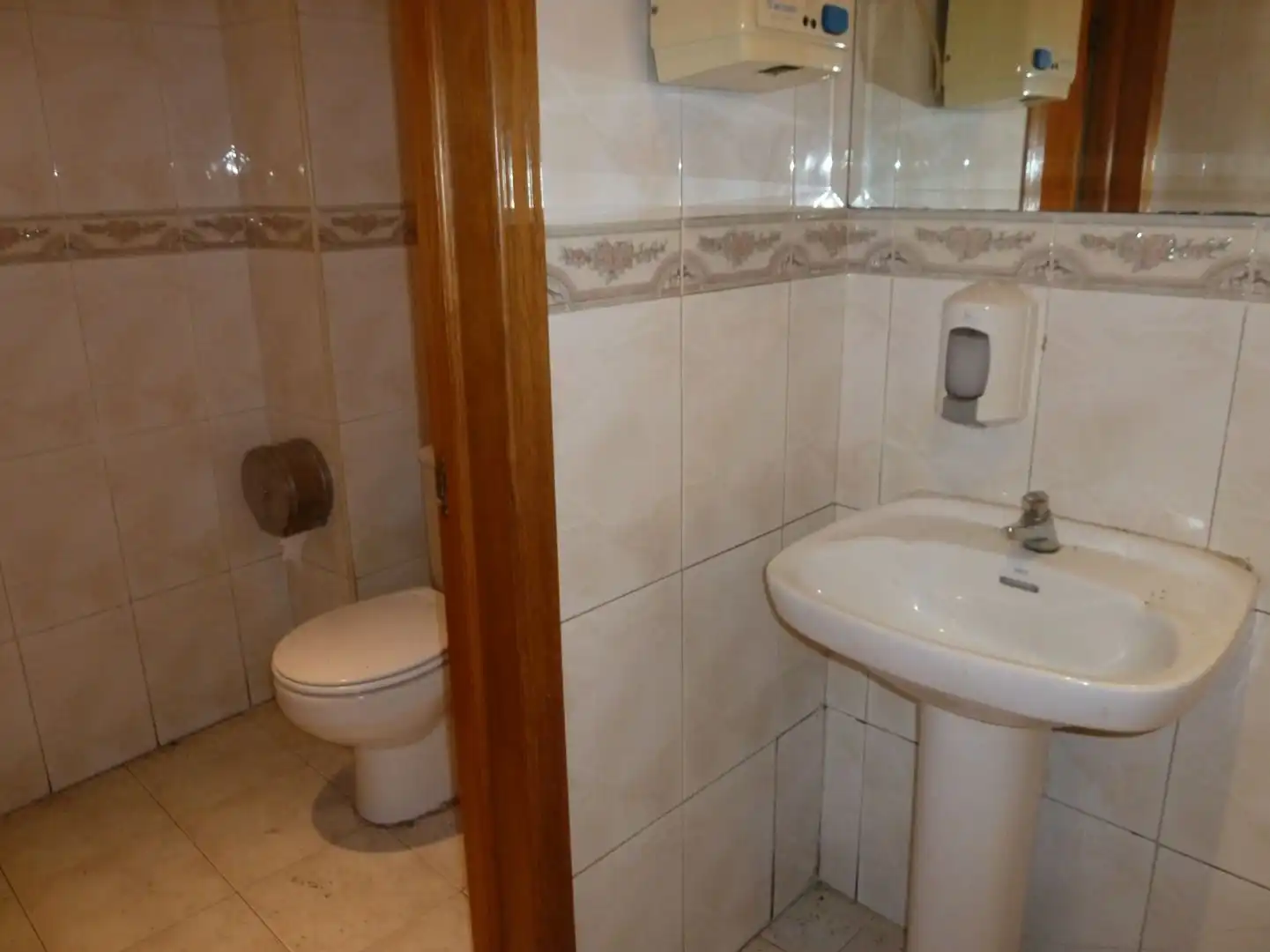 Bany de Local en venda en Azuqueca de Henares amb Aire condicionat