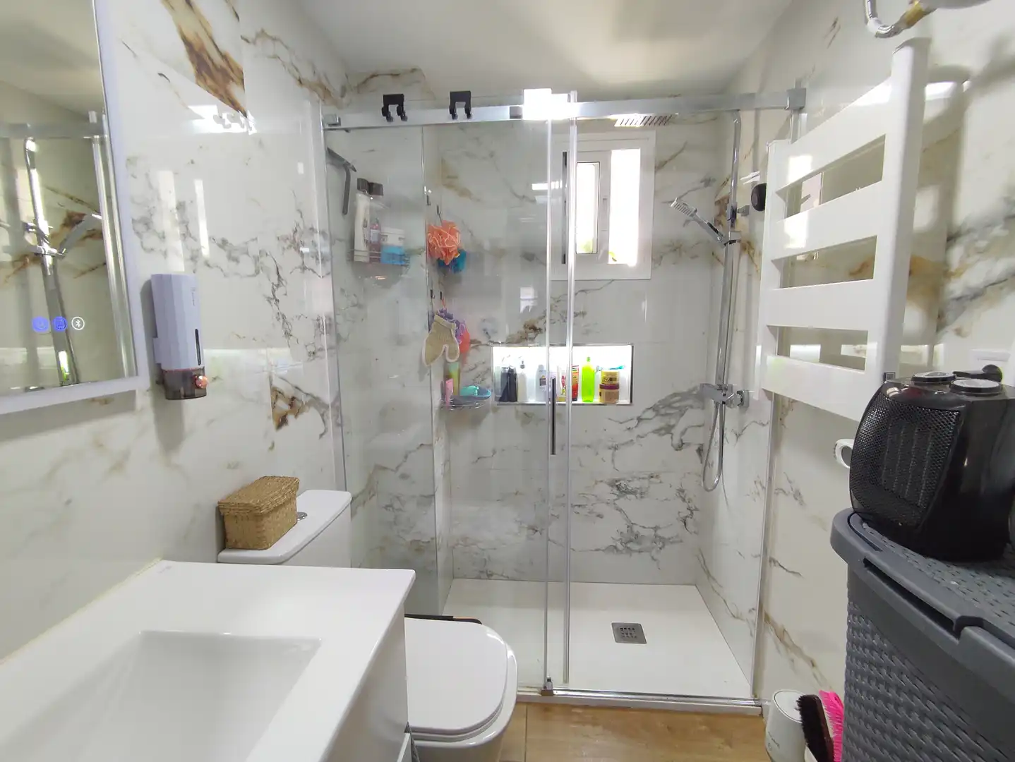Baño de Piso en venta en Torremolinos con Aire acondicionado, Amueblado y Horno