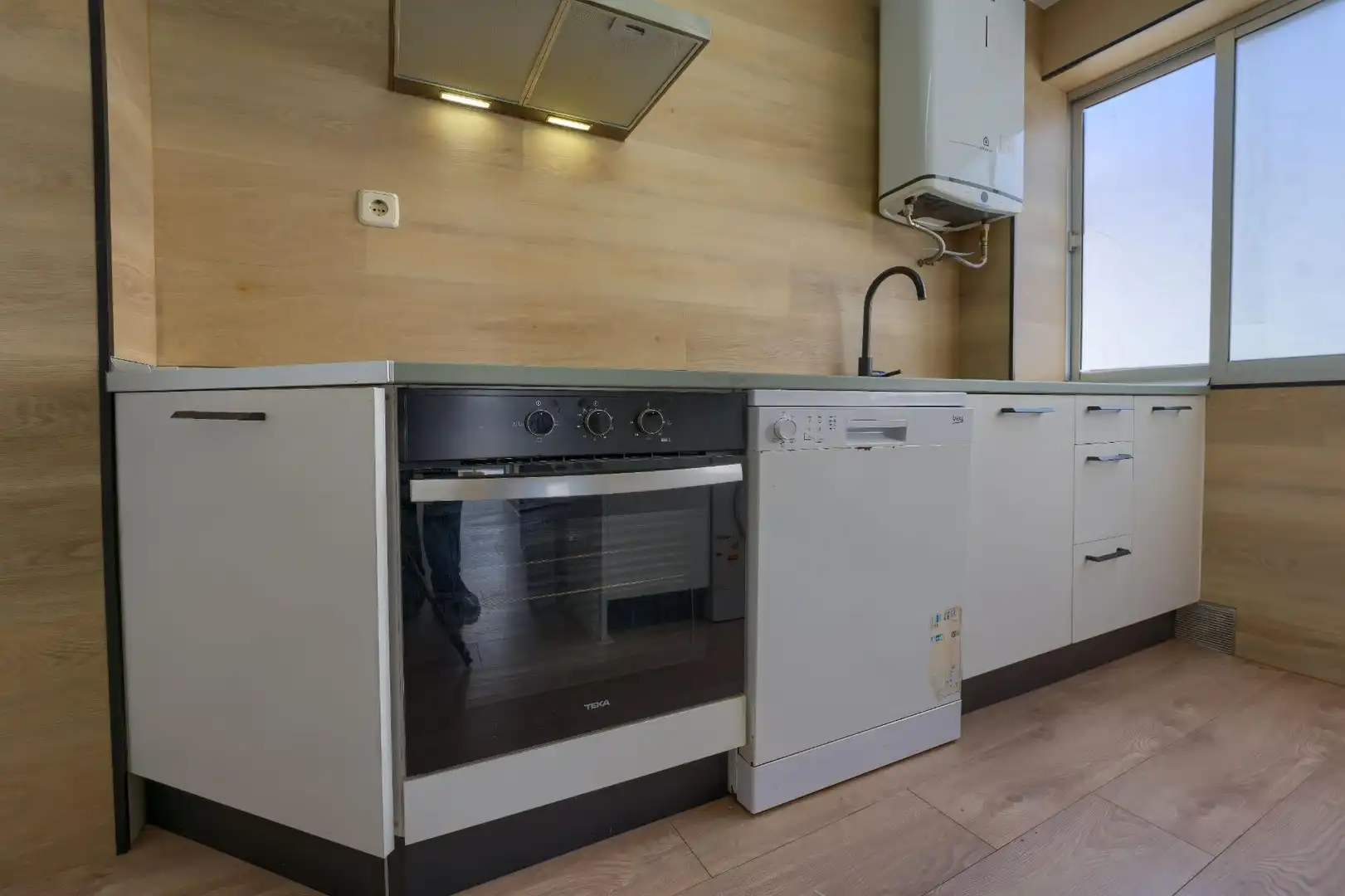 Cuina de Pis en venda en Sevilla amb Aire condicionat i Balcó