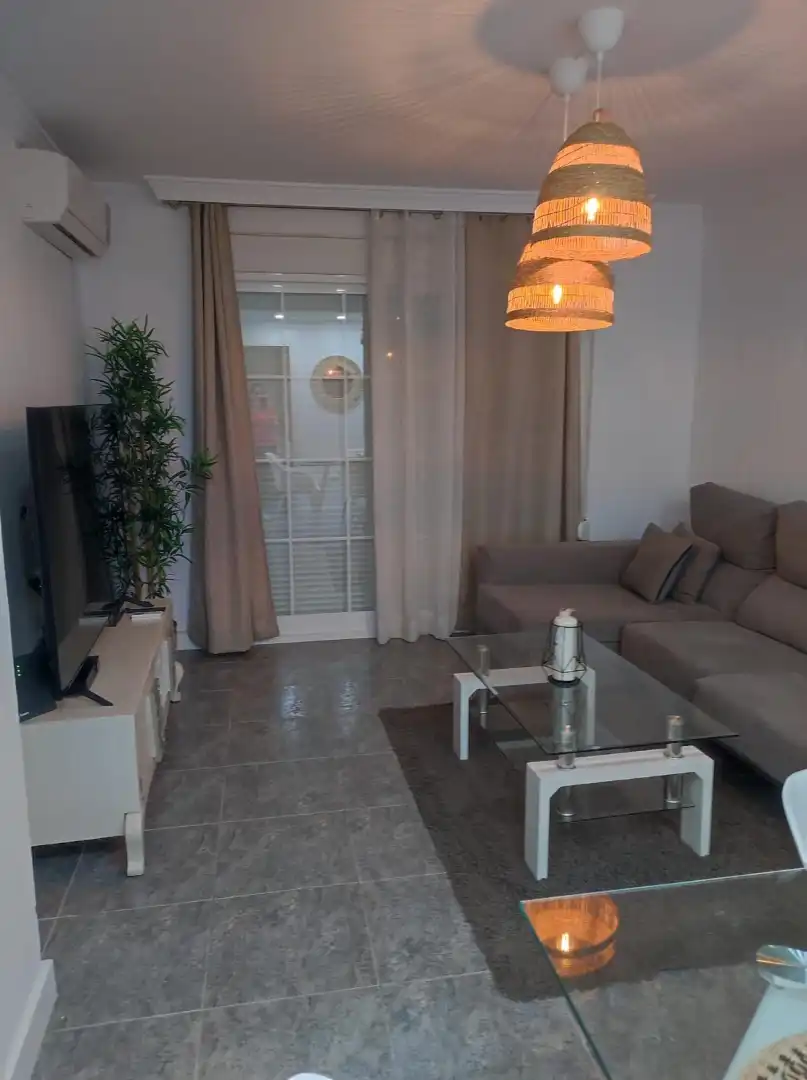 Sala d'estar de Pis en venda en Vélez-Málaga amb Aire condicionat, Terrassa i Moblat